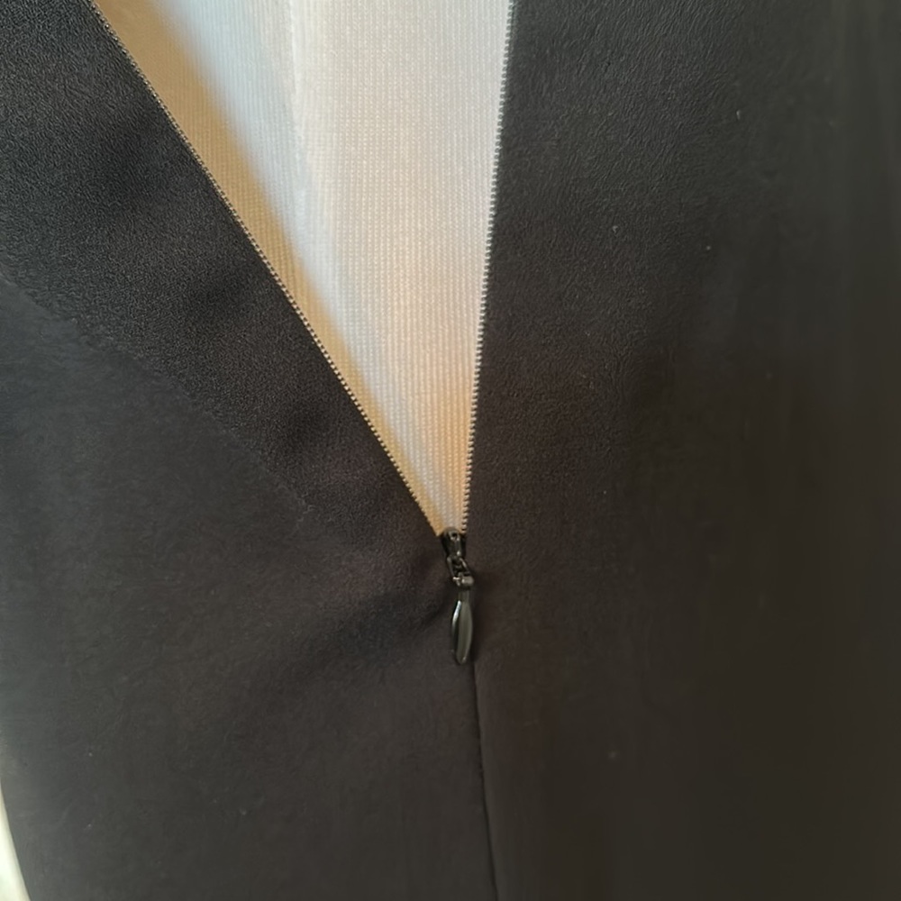 Club monaco black dress with a front bow. - Picture 6 of 9